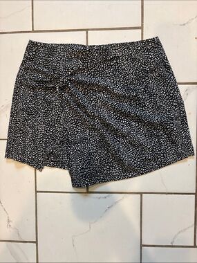 Zara Black and White Asymmetrical Mini Skort w/ Side Tie Detail - EUC, small